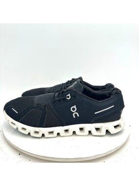 On Cloud 5 Swiss Engineering Women Size 10 59.98904 Black White Running Shoes